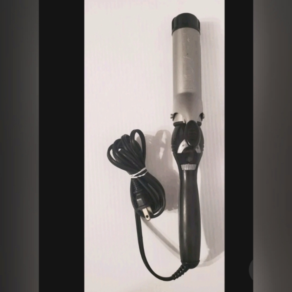 2 Iron bundle-REVLON RV050  1.5in Inch Barrel & Vidal Sassoon ecostyle 1in